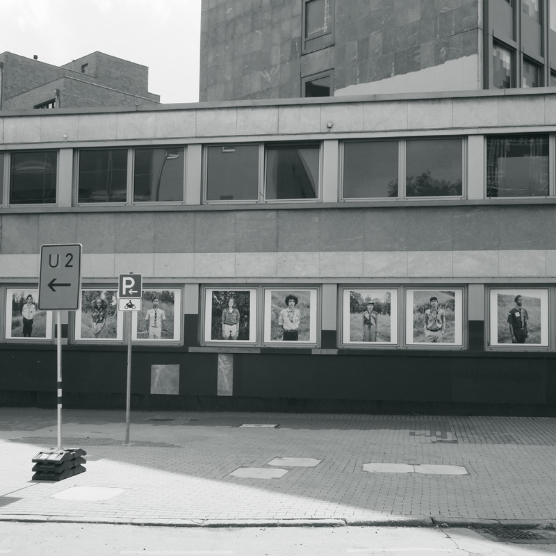Bild: Fassade mit Abbildungen internationaler Pfadfinder, Geschwister-Scholl-Straße, Dortmund