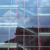 Bild: Glasfassade mit Treppenhaus, Karl-Schiller-Berufskolleg, Dortmund