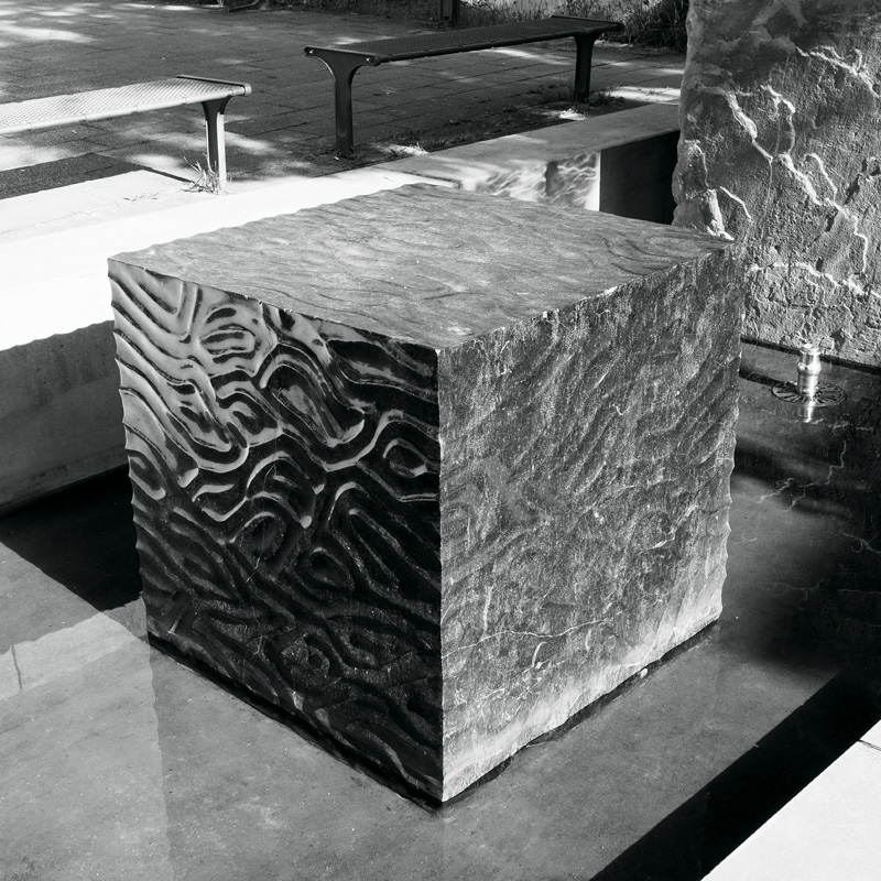 Bild: Brunnen, Kirchende