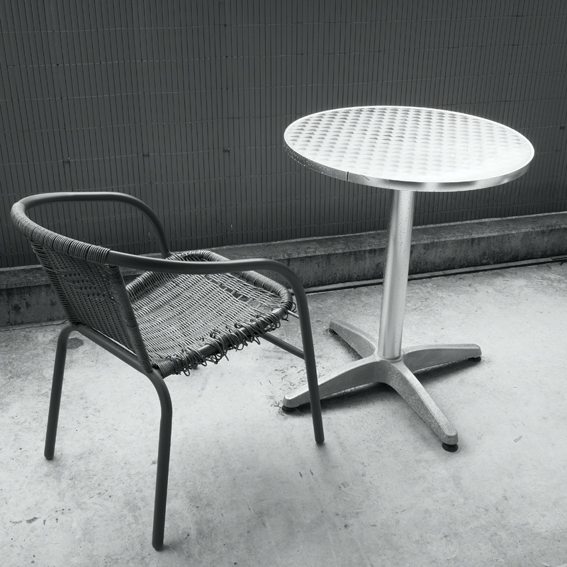 Bild: Tisch und Stuhl