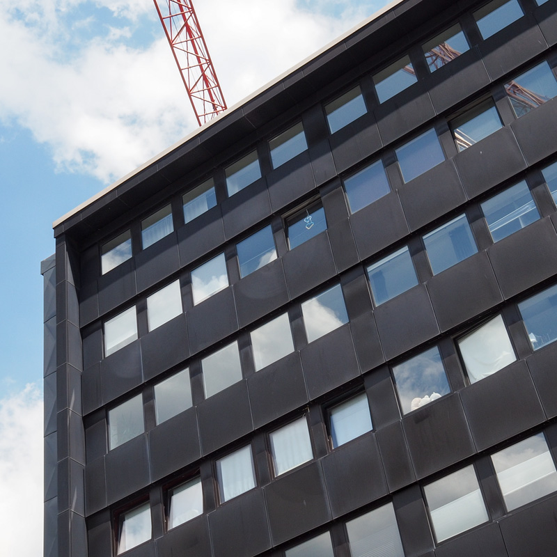 Bild: Fassade mit Kranausleger, Bochum